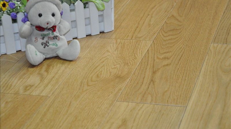 橡木多层实木地板：选购时如何避开常见误区**